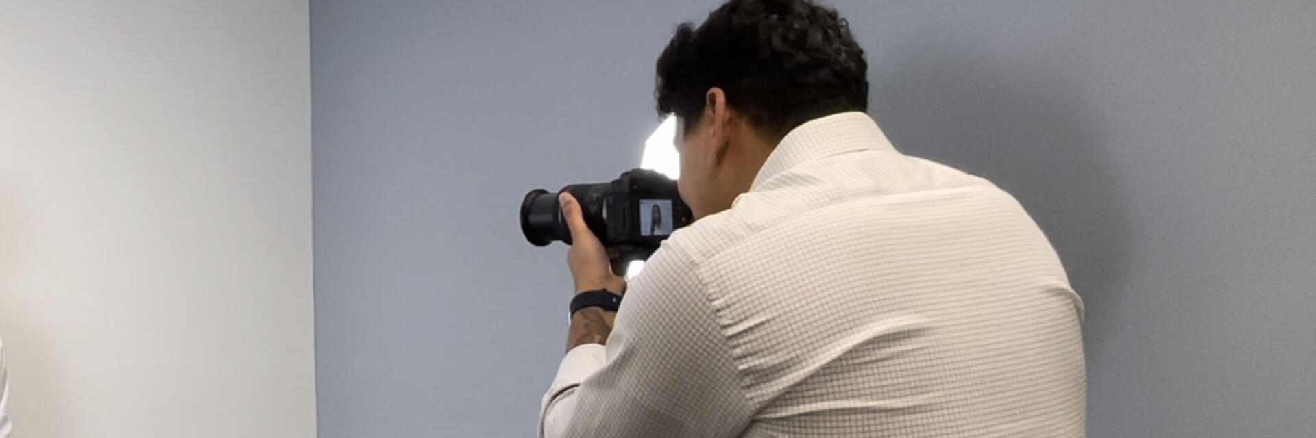 Student taking LinkedIn headshot at Temple University Career Center